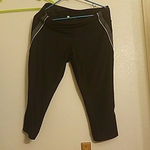 Black capris active workout leggings